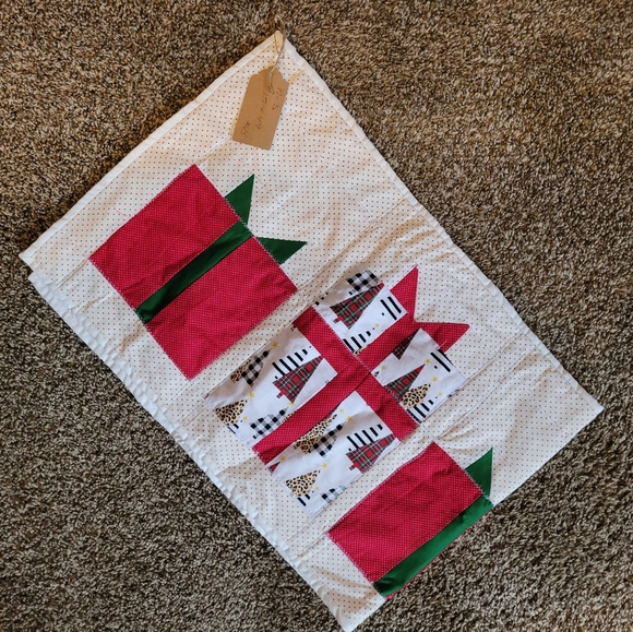 Handmade Christmas Table Runner 49" long x 17" wide New - Picture 1 of 6